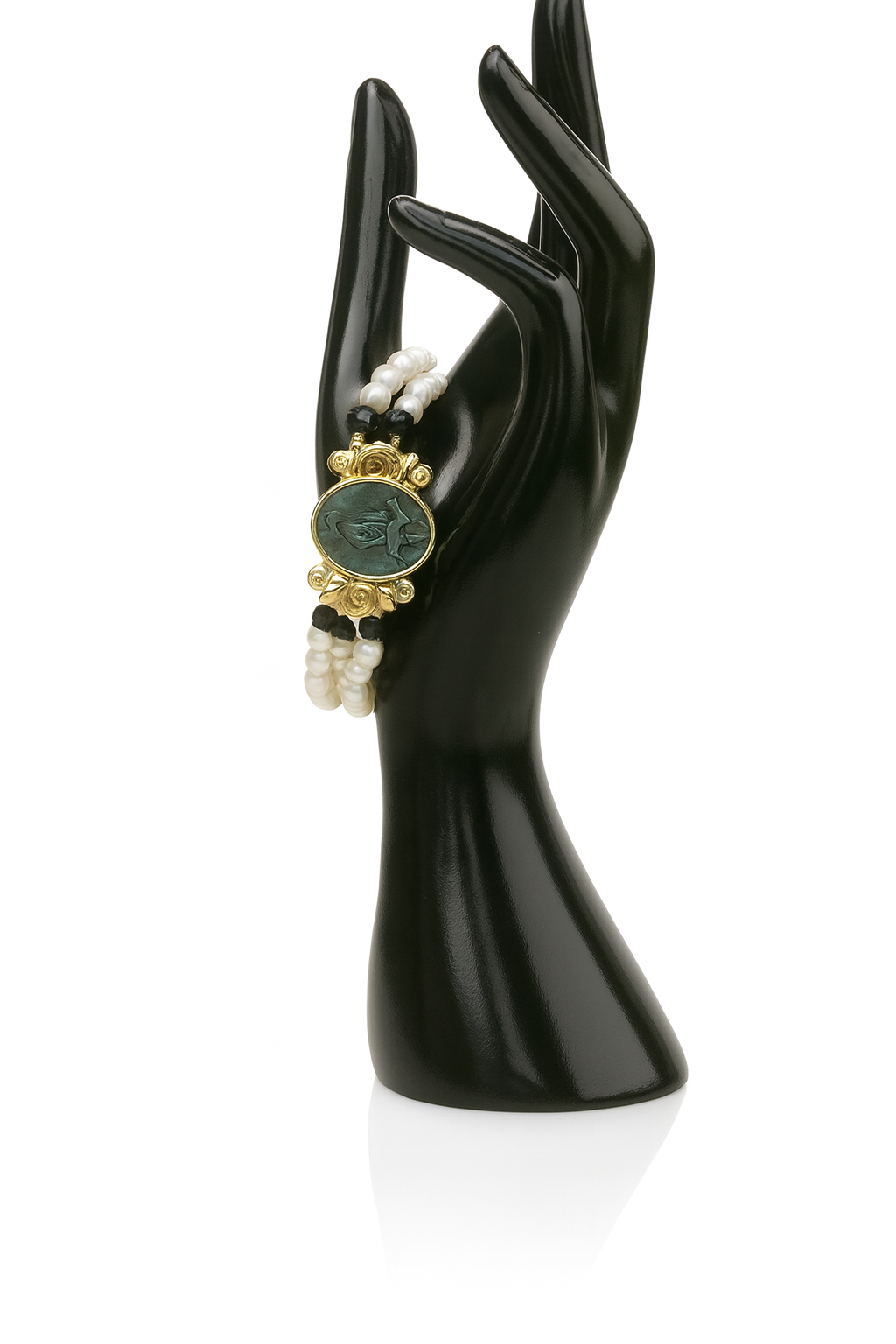 Gliding Grace Cameo Bracelet